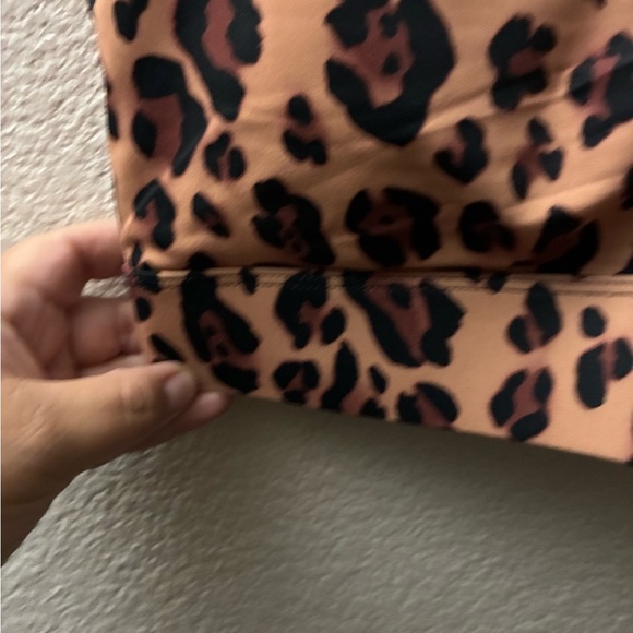 Fabletics Oasis Twist Medium Impact Sports Bra Leopard Print - Picture 4 of 14